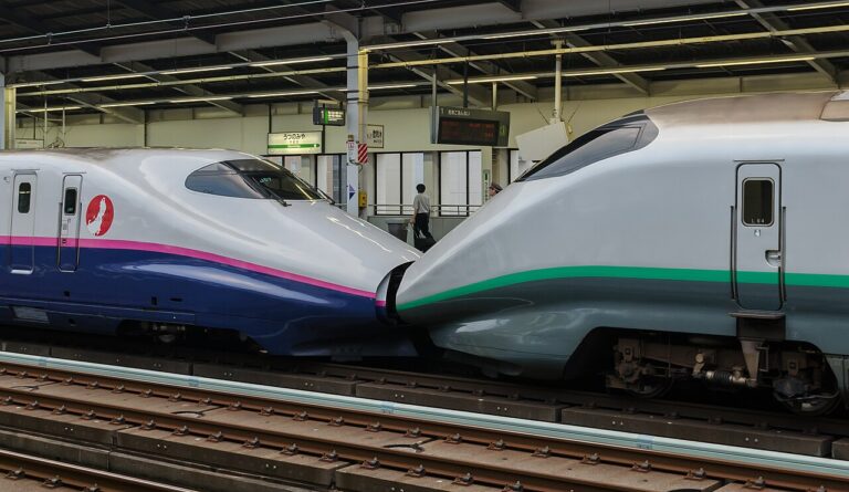 Japan transport guide: shinkansen trains at utsunomiya station